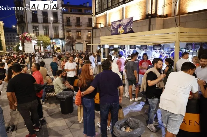 Gran ambiente en las casetas de la Plaza del Mercado | FOTOS: David Sañudo 
