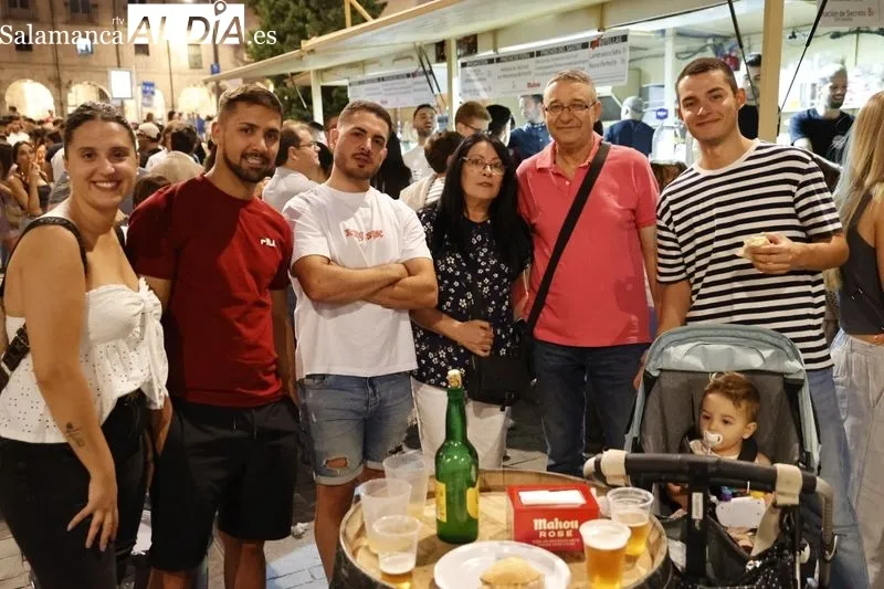 Gran ambiente en las casetas de la Plaza del Mercado | FOTOS: David Sañudo 