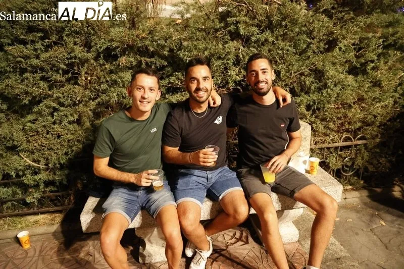 Gran ambiente en las casetas de la Plaza de Los Bandos | FOTOS: David Sañudo 