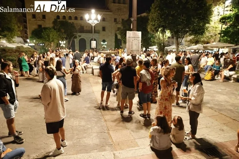 Gran ambiente en las casetas de la Plaza de Los Bandos | FOTOS: David Sañudo 