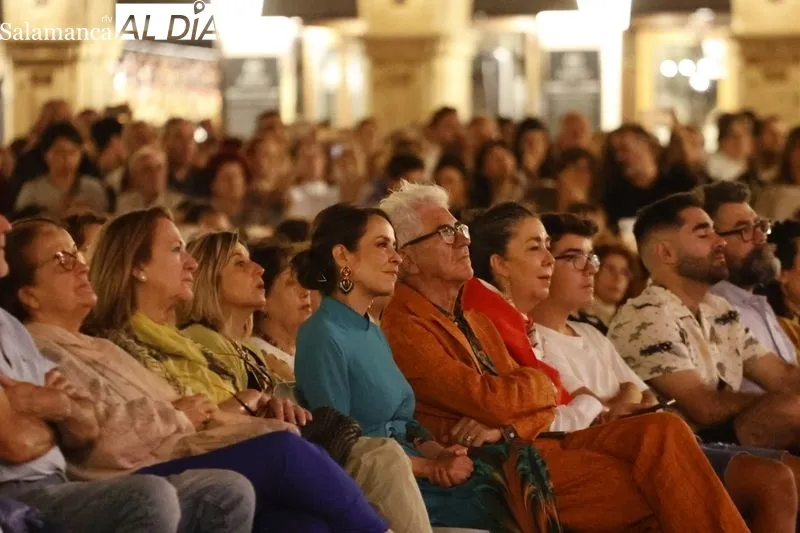 La Plaza Mayor disfruta del II Festival de Folklore Ciudad de Salamanca | FOTOS: David Sañudo 