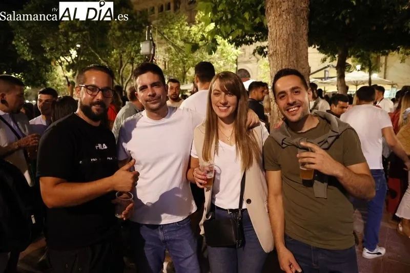 Gran ambiente en las casetas de la Plaza de Los Bandos | FOTOS: David Sañudo 