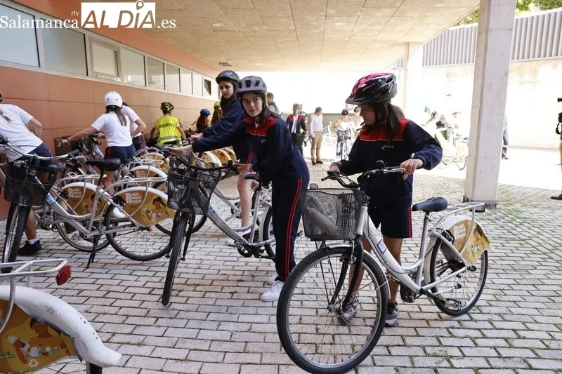 El Ayuntamiento conciencia a los escolares sobre educación vial con talleres en las dependencias de la Policía Local. Foto de David Sañudo