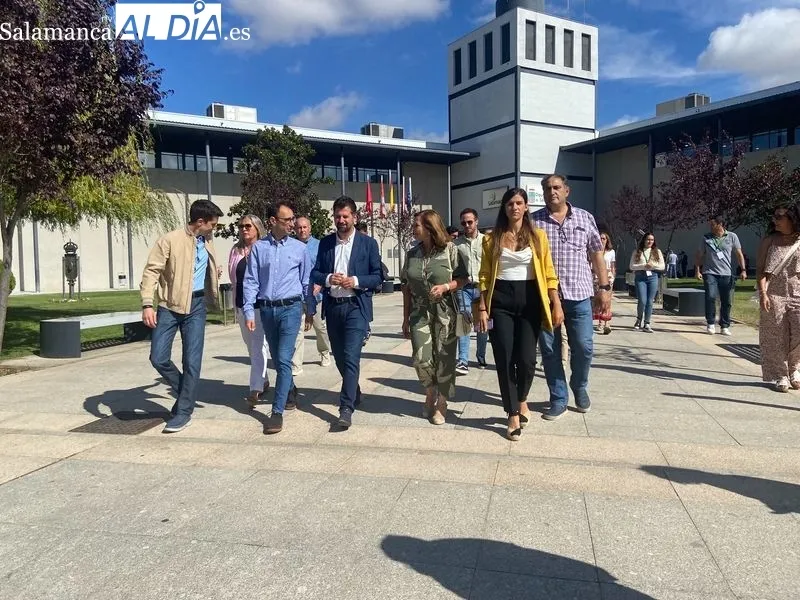 Visita a Salamaq del secretario general del Partido Socialista de Castilla y León, Luis Tudanca. Foto de Vanesa Martins