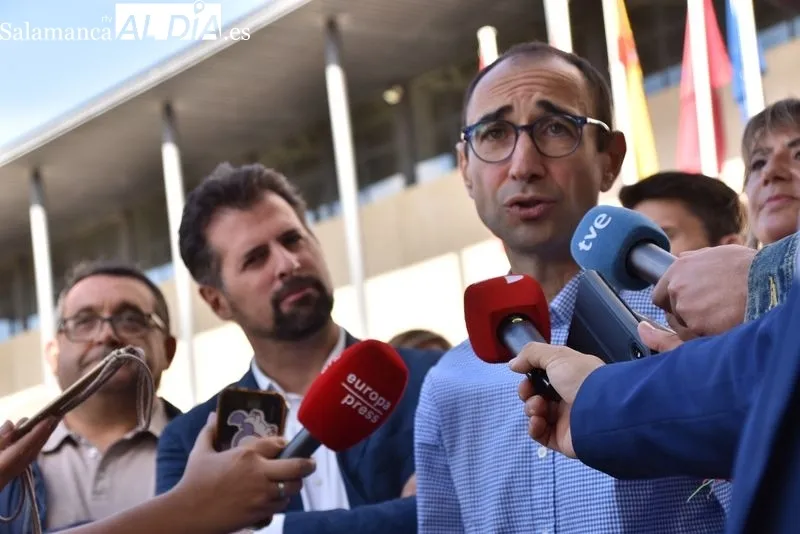 Visita a Salamaq del secretario general del Partido Socialista de Castilla y León, Luis Tudanca. Foto de Vanesa Martins