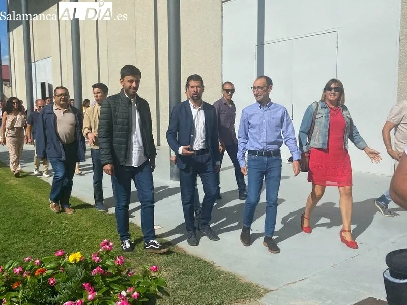 Visita a Salamaq del secretario general del Partido Socialista de Castilla y León, Luis Tudanca. Foto de Vanesa Martins