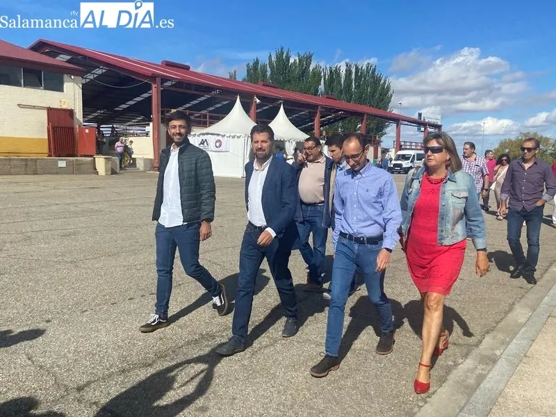 Visita a Salamaq del secretario general del Partido Socialista de Castilla y León, Luis Tudanca. Foto de Vanesa Martins