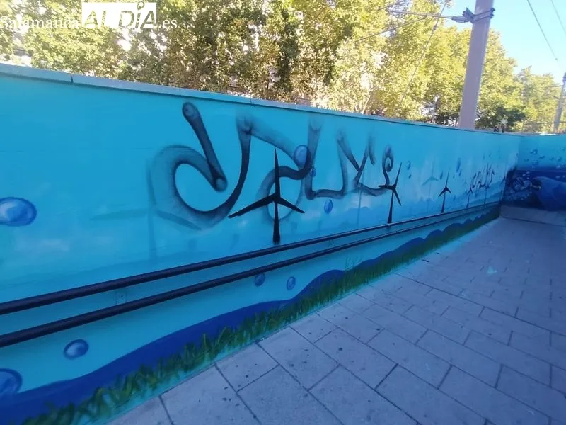 Vandalismo en el túnel del apeadero y el propio apeadero de la Alamedilla. Foto de David Sañudo