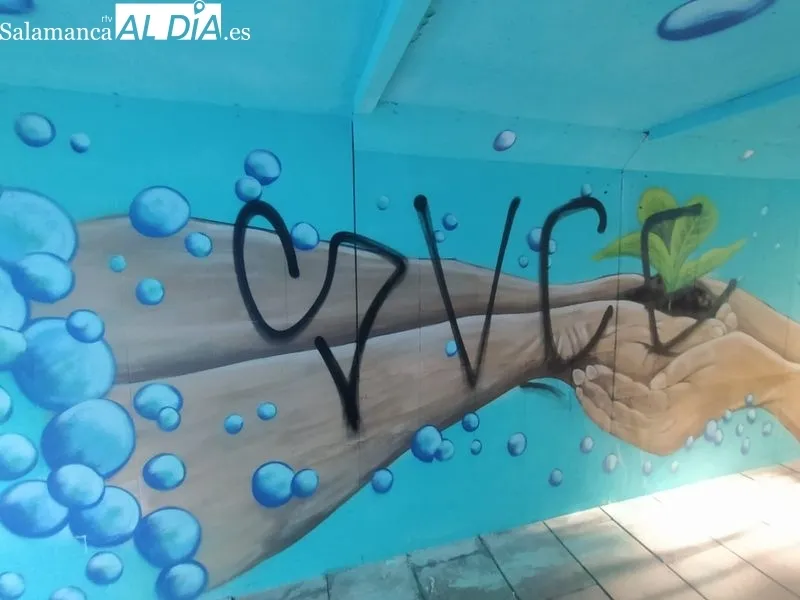 Vandalismo en el túnel del apeadero y el propio apeadero de la Alamedilla. Foto de David Sañudo
