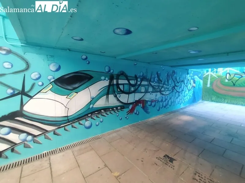 Vandalismo en el túnel del apeadero y el propio apeadero de la Alamedilla. Foto de David Sañudo