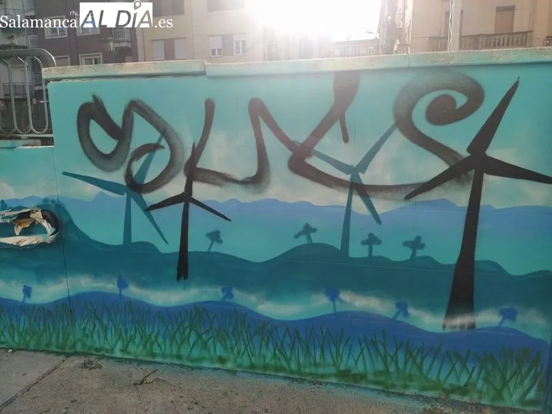 Vandalismo en el túnel del apeadero y el propio apeadero de la Alamedilla. Foto de David Sañudo