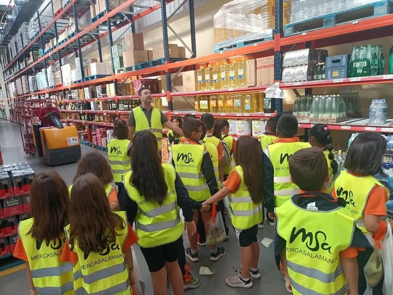 Foto 2 - Los alumnos del Colegio Antonio Machado aprenden, disfrutan y se divierten en la visita a MercaSalamanca