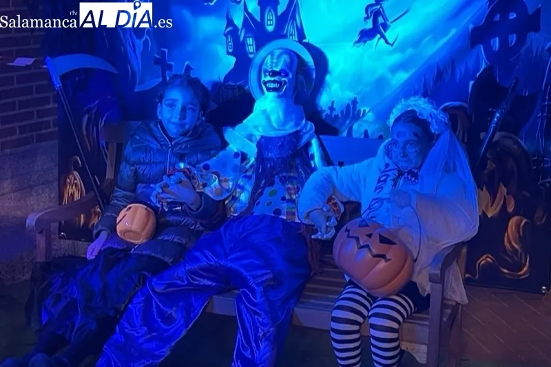 Foto 2 - Una noche de Halloween multitudinaria y 'terror&iacute;ficamente divertida' en Pe&ntilde;aranda