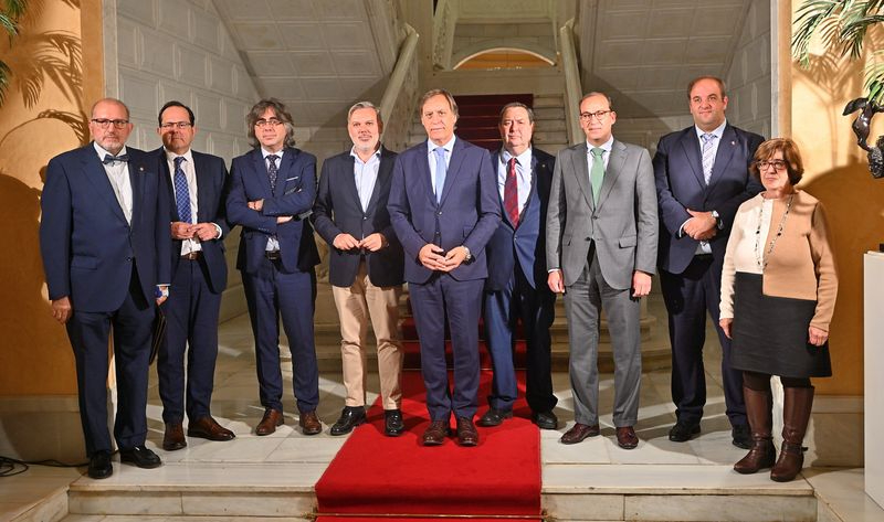 Seis ayuntamientos y las tres cámaras de Comercio de Salamanca y Cáceres firman una declaración institucional para la recuperación del corredor ferroviario de la Ruta de la Plata