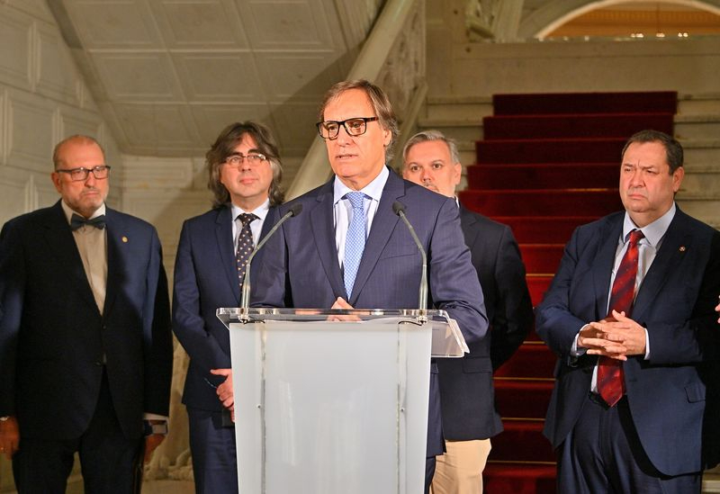 Seis ayuntamientos y las tres cámaras de Comercio de Salamanca y Cáceres firman una declaración institucional para la recuperación del corredor ferroviario de la Ruta de la Plata