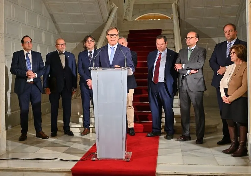 Seis ayuntamientos y las tres cámaras de Comercio de Salamanca y Cáceres firman una declaración institucional para la recuperación del corredor ferroviario de la Ruta de la Plata