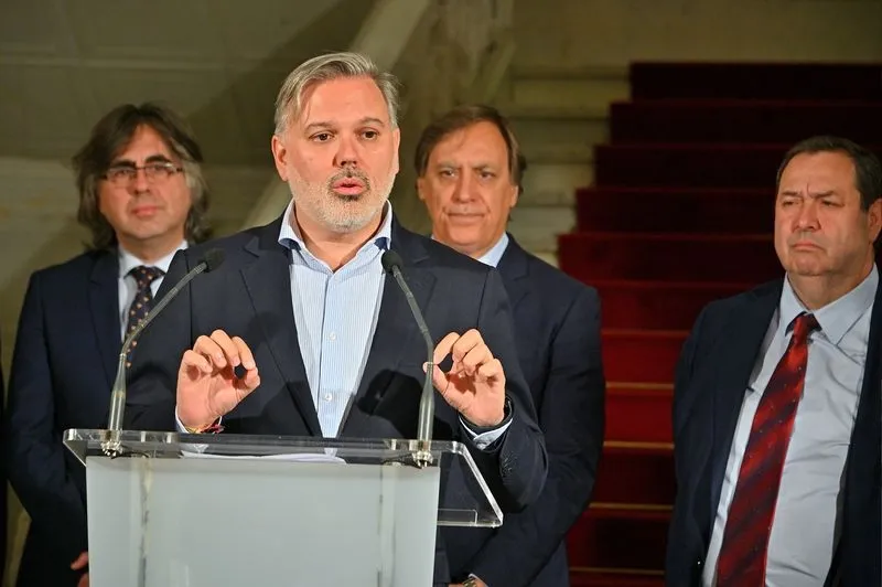 Seis ayuntamientos y las tres cámaras de Comercio de Salamanca y Cáceres firman una declaración institucional para la recuperación del corredor ferroviario de la Ruta de la Plata
