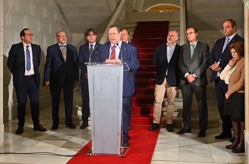 Seis ayuntamientos y las tres cámaras de Comercio de Salamanca y Cáceres firman una declaración institucional para la recuperación del corredor ferroviario de la Ruta de la Plata