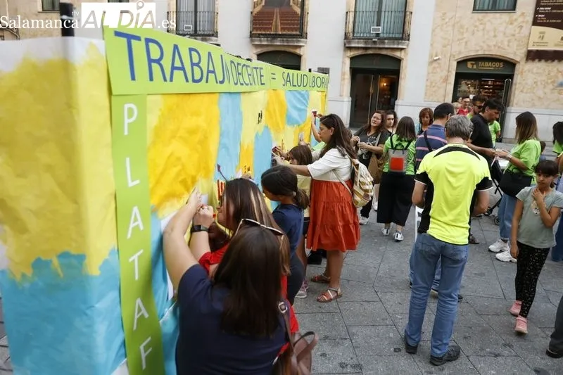 Acto en la plaza del Liceo con motivo del Día Mundial de Trabajo Decente. Fotos: David Sañudo