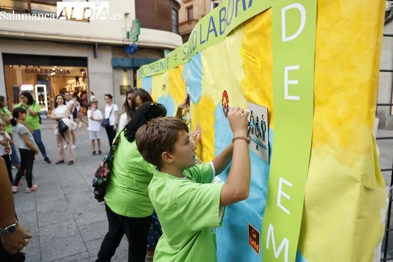 Acto en la plaza del Liceo con motivo del Día Mundial de Trabajo Decente. Fotos: David Sañudo