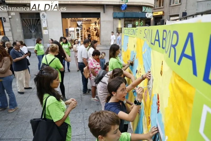 Acto en la plaza del Liceo con motivo del Día Mundial de Trabajo Decente. Fotos: David Sañudo
