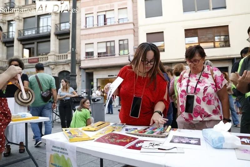 Acto en la plaza del Liceo con motivo del Día Mundial de Trabajo Decente. Fotos: David Sañudo