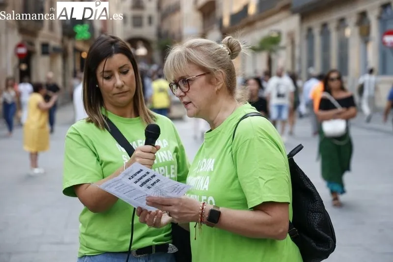 Acto en la plaza del Liceo con motivo del Día Mundial de Trabajo Decente. Fotos: David Sañudo