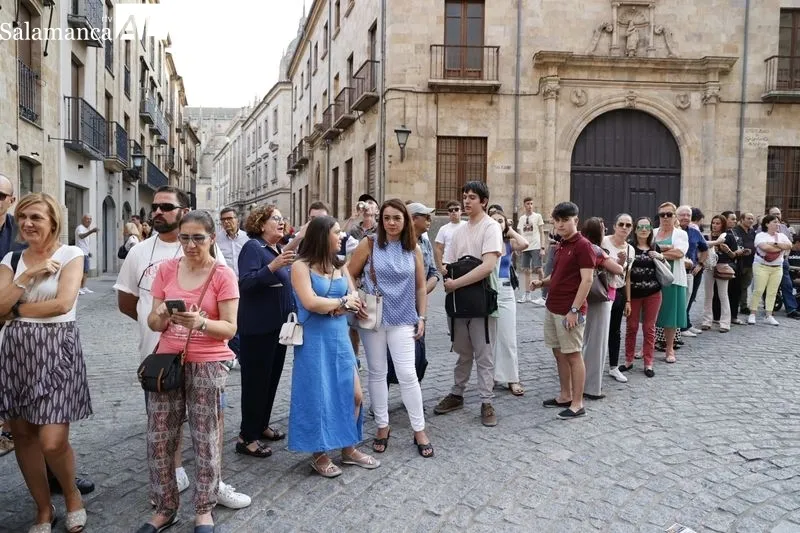 Foto 4 - Nuestro Padre Jes&uacute;s Flagelado sale a la calle para celebrar los 75 a&ntilde;os de la fundaci&oacute;n de la cofrad&iacute;a