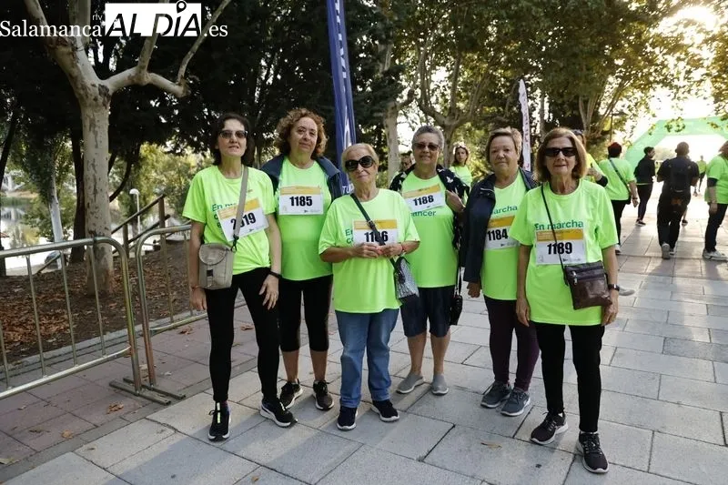 Foto 3 - Miles de personas asisten a la IX Marcha contra el C&aacute;ncer
