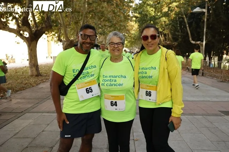 Foto 12 - Miles de personas asisten a la IX Marcha contra el C&aacute;ncer