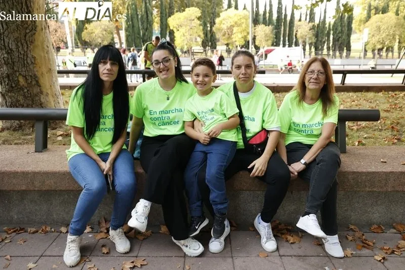 Foto 14 - Miles de personas asisten a la IX Marcha contra el C&aacute;ncer