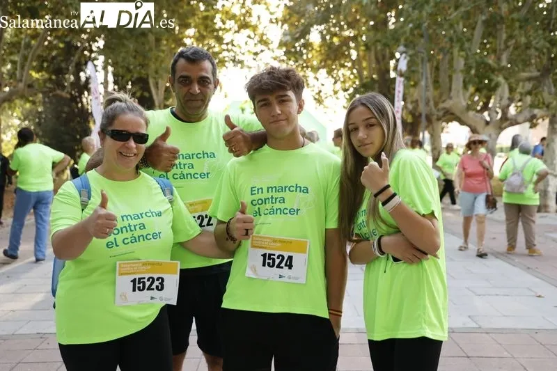 Foto 15 - Miles de personas asisten a la IX Marcha contra el C&aacute;ncer