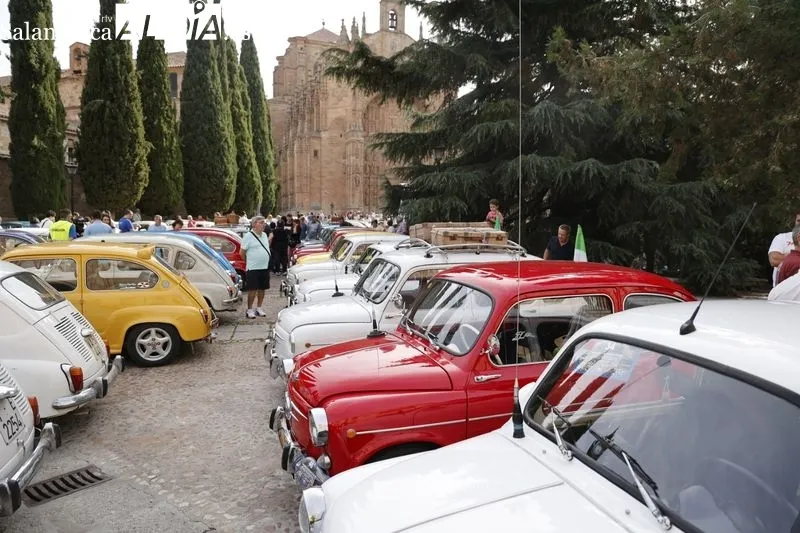Foto 2 - Un centenar de Seat 600 rugen por las calles de Salamanca