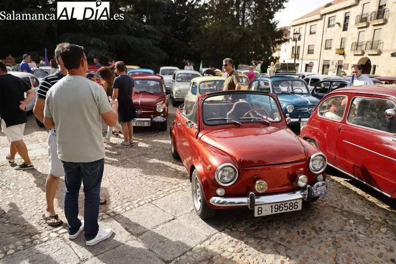 Foto 10 - Un centenar de Seat 600 rugen por las calles de Salamanca