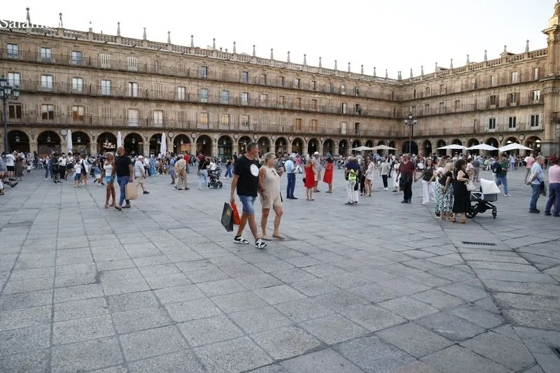 Foto 5 - El centro de la ciudad, en ebullici&oacute;n en este festivo 12 de octubre