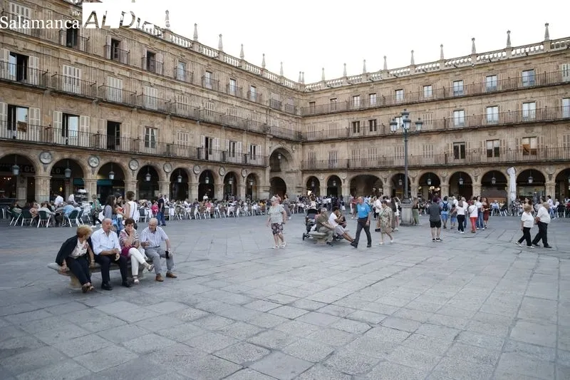 Foto 7 - El centro de la ciudad, en ebullici&oacute;n en este festivo 12 de octubre