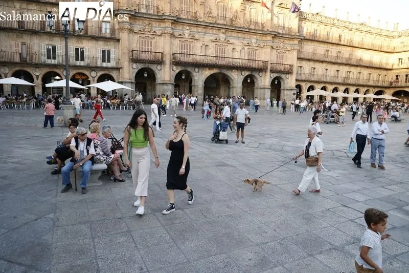 Foto 10 - El centro de la ciudad, en ebullici&oacute;n en este festivo 12 de octubre
