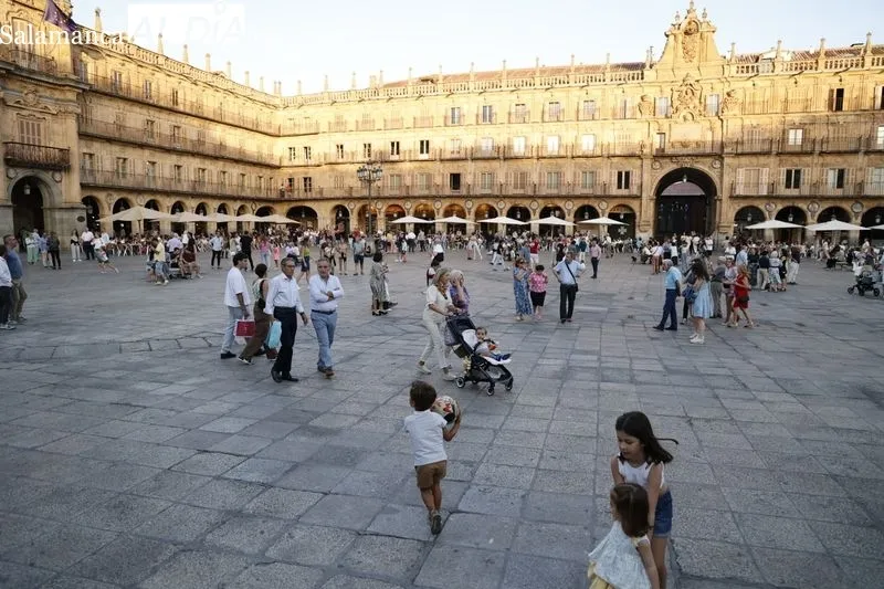 Foto 11 - El centro de la ciudad, en ebullici&oacute;n en este festivo 12 de octubre