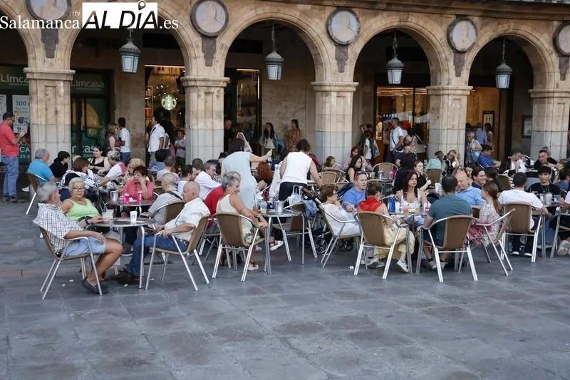 Foto 13 - El centro de la ciudad, en ebullici&oacute;n en este festivo 12 de octubre