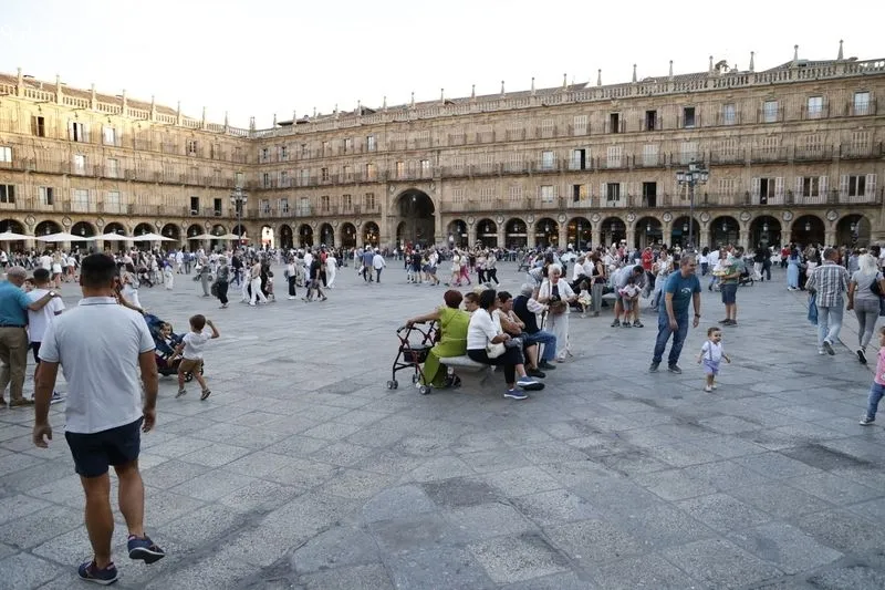 Foto 14 - El centro de la ciudad, en ebullici&oacute;n en este festivo 12 de octubre