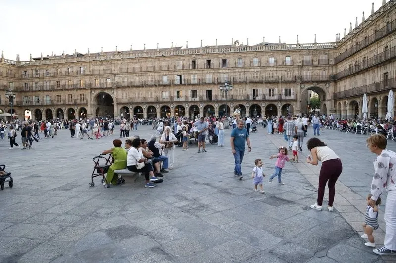 Foto 15 - El centro de la ciudad, en ebullici&oacute;n en este festivo 12 de octubre