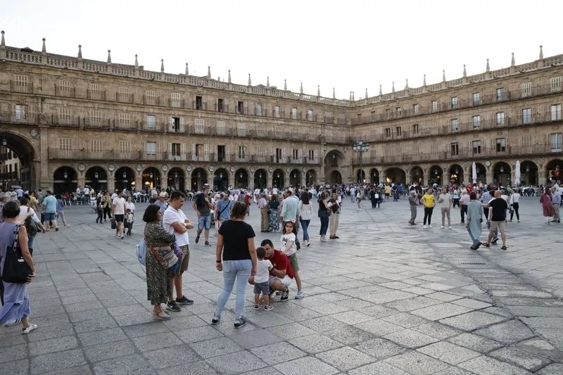 Foto 19 - El centro de la ciudad, en ebullici&oacute;n en este festivo 12 de octubre