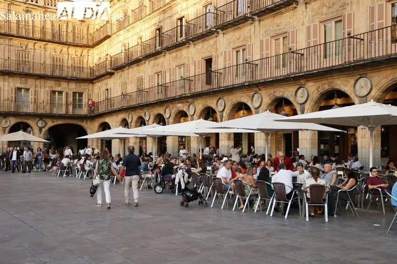 Foto 20 - El centro de la ciudad, en ebullici&oacute;n en este festivo 12 de octubre