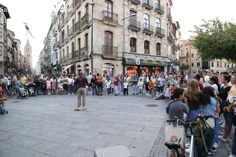 Foto 25 - El centro de la ciudad, en ebullici&oacute;n en este festivo 12 de octubre