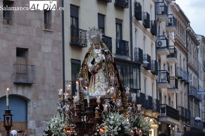 Procesión de la Virgen del Rosario por Salamanca. Fotos: David Sañudo