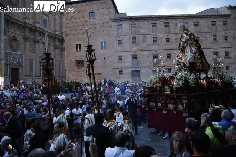 Procesión de la Virgen del Rosario por Salamanca. Fotos: David Sañudo