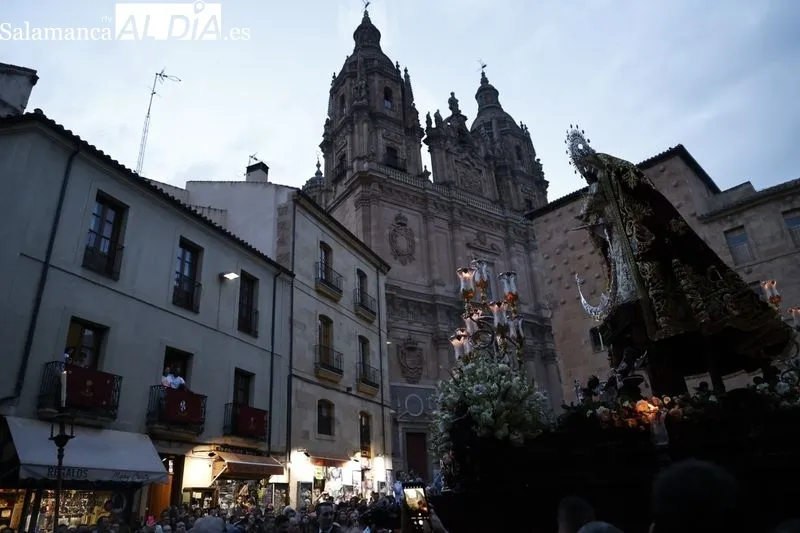 Procesión de la Virgen del Rosario por Salamanca. Fotos: David Sañudo