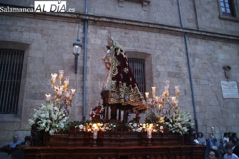 Procesión de la Virgen del Rosario por Salamanca. Fotos: David Sañudo