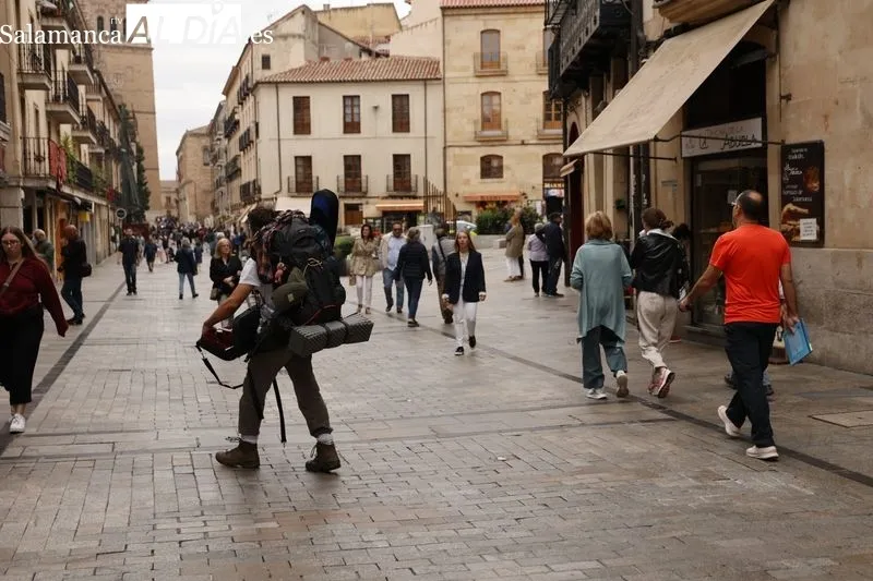 Ambiente en el centro de Salamanca en la mañana de este domingo. Fotos: David Sañudo