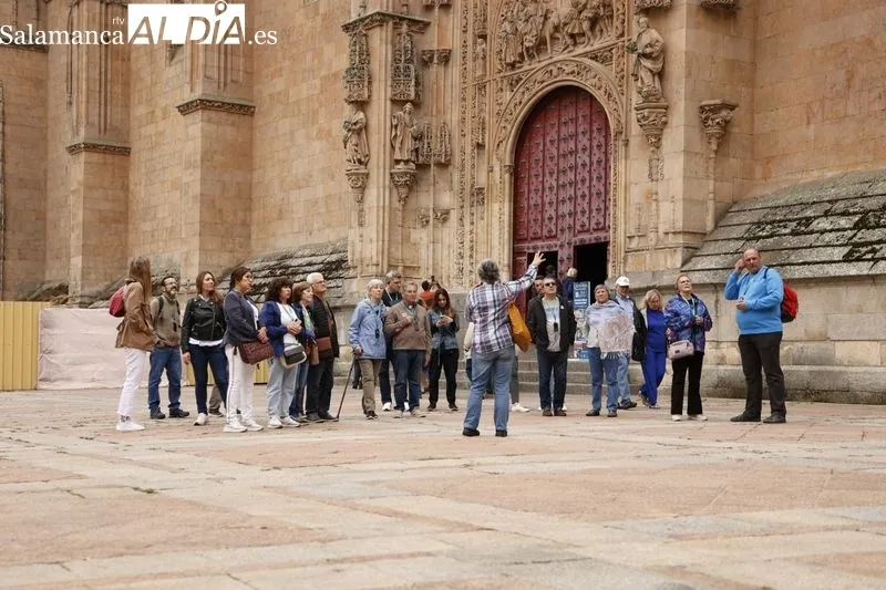 Ambiente en el centro de Salamanca en la mañana de este domingo. Fotos: David Sañudo